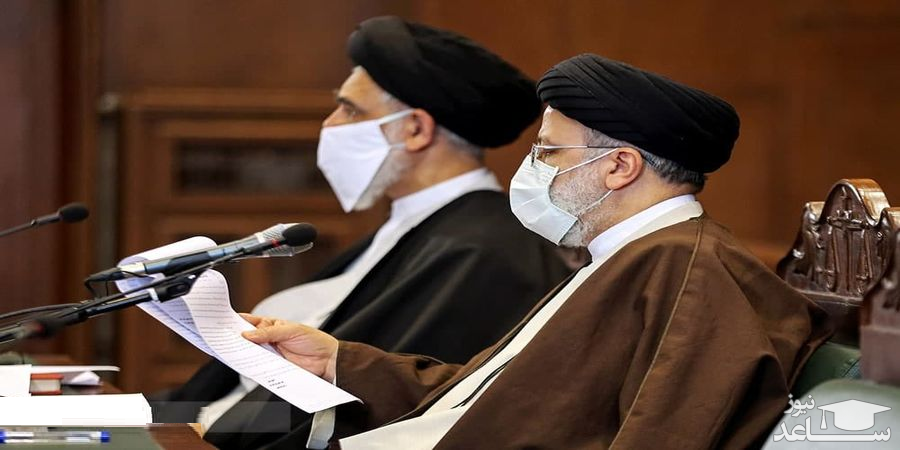 (عکس) ماسک عجیب یک روحانی در جلسه با ابراهیم رئیسی