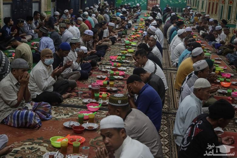 افطاری مسلمانان روزه دار در اندونزی/ رویترز