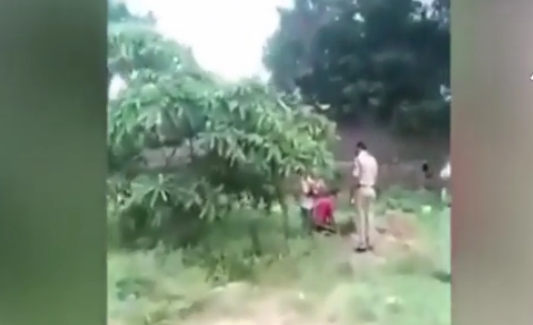 (فیلم) دستگیری پدر حین زنده به گور کردن فرزندش!