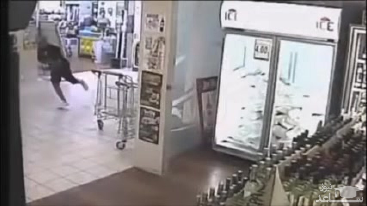 (فیلم) فرار ناموفق دزد جوان از فروشگاه
