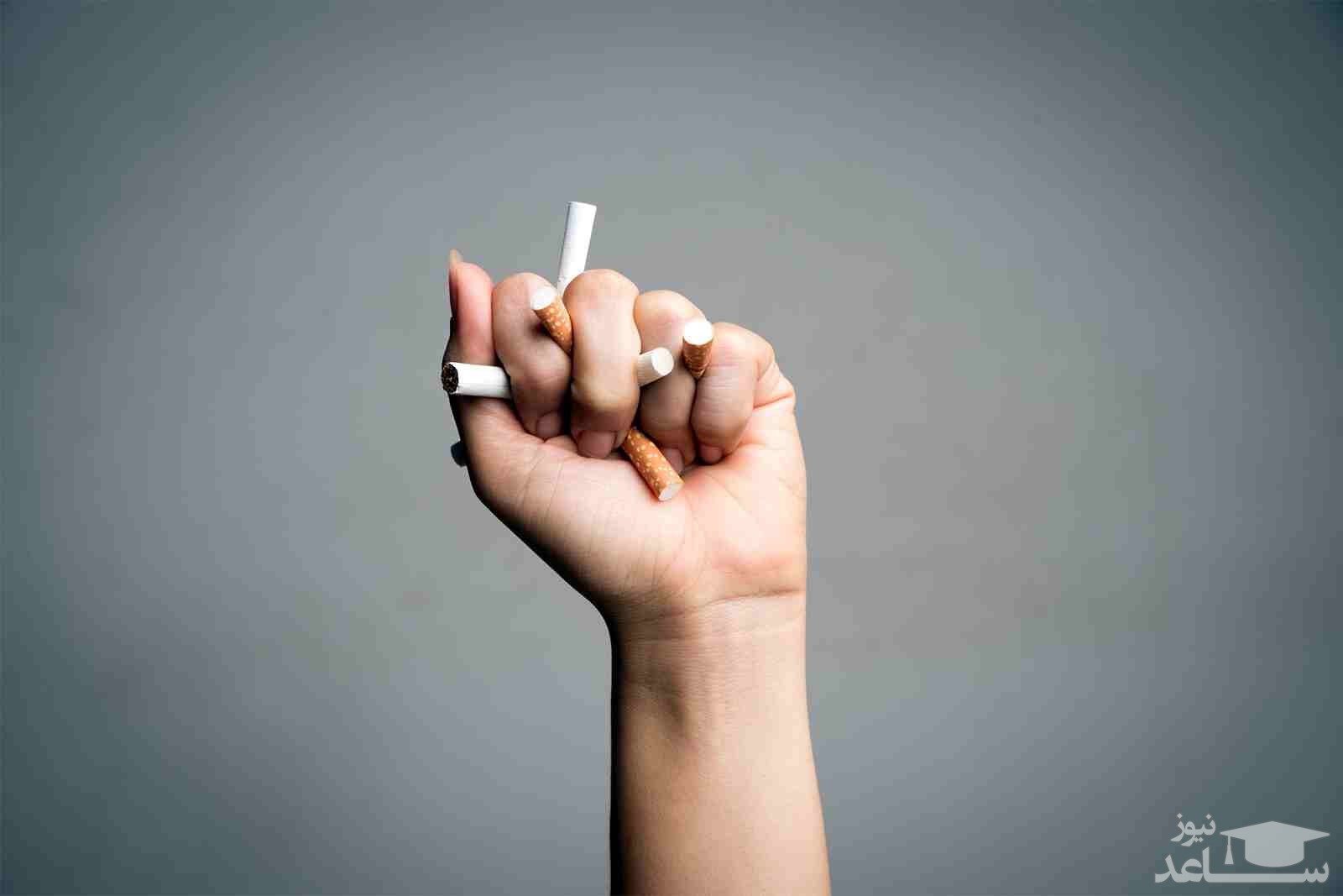 له کردن سیگار در دست