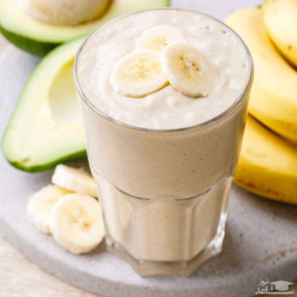  اسموتی با موز و آووکادو