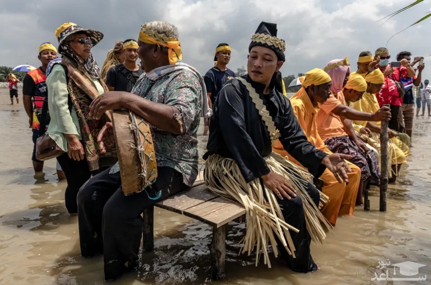 اعضای قبیله "ماه مری" مالزی مراسم آیینی " پوجا پانتای" را برای شکرگزاری برگزار کرده و برای ارواح دریاها دعا می کنند./ زوما