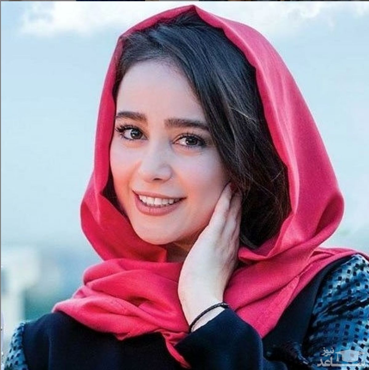 الناز حبیبی با روسری محلی زیبای ایرانی