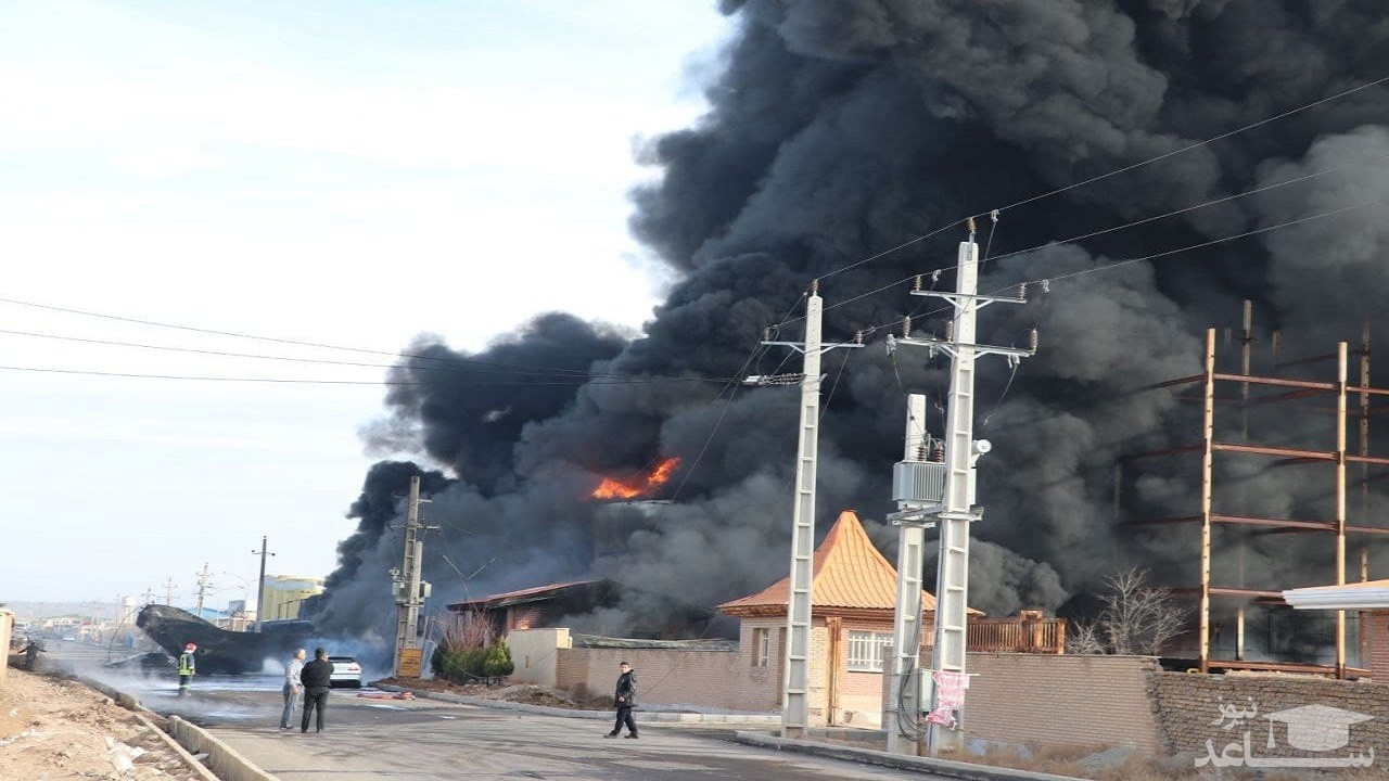 آتش سوزی گسترده در شهرک صنعتی اشتهارد/ یک نفر مصدوم و ۳ نفر مفقود + فیلم