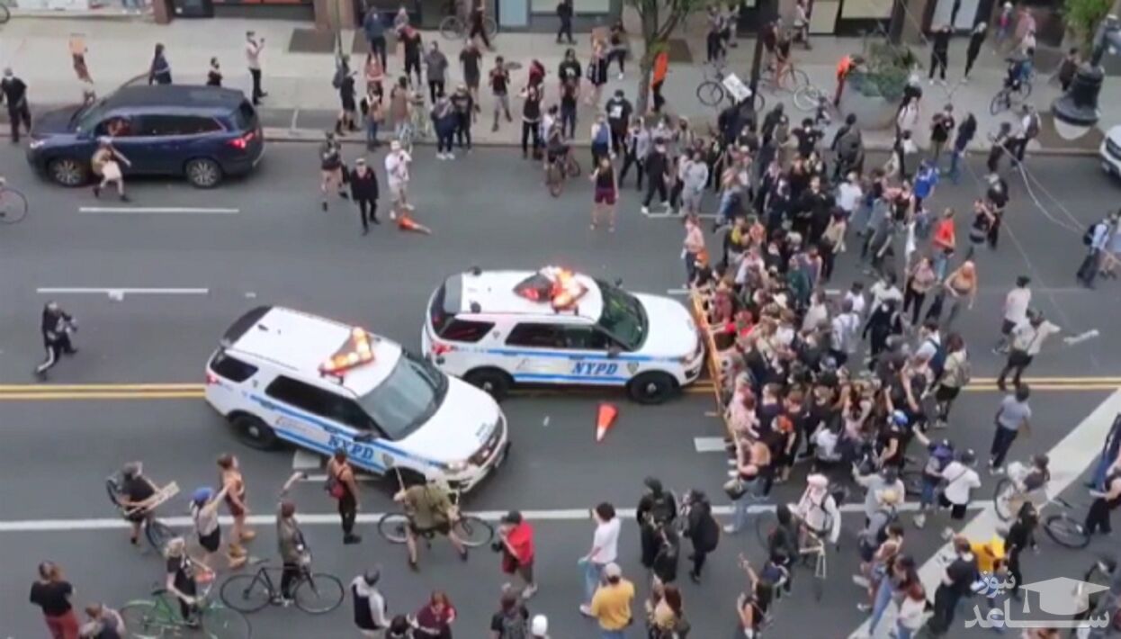 (فیلم) زیر گرفتن معترضان به قتل جورج فلوید در نیویورک توسط خودروهای پلیس 