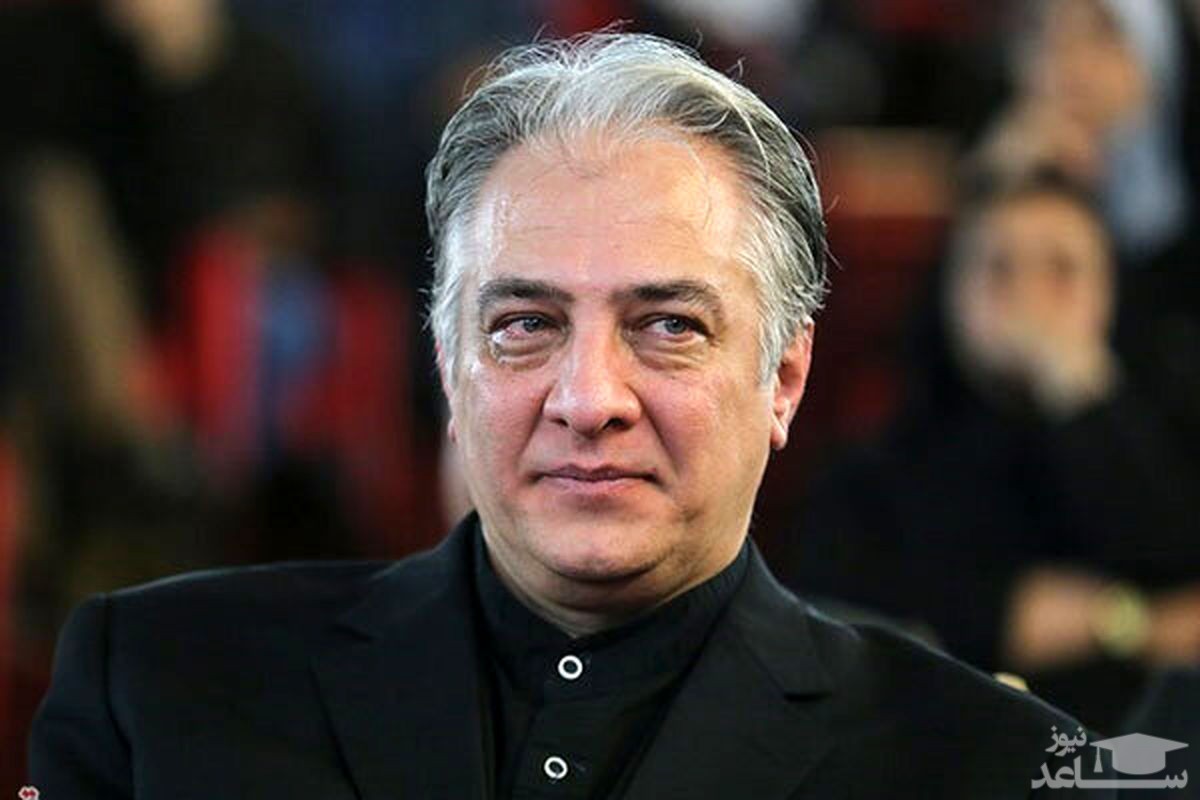 ایرج نوذری داخل کابین هواپیما در کنار دوستان کاپیتانش