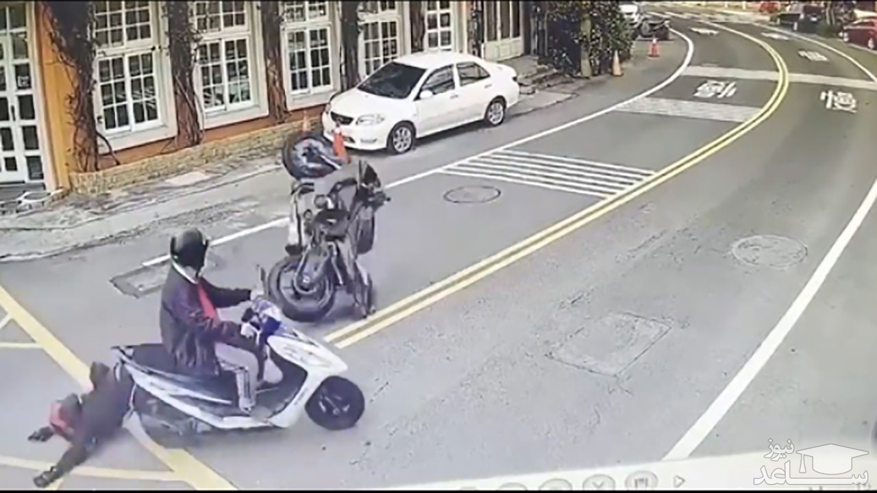 (فیلم) استفاده از ترمز جلو، موتورسوار را نقش بر زمین کرد