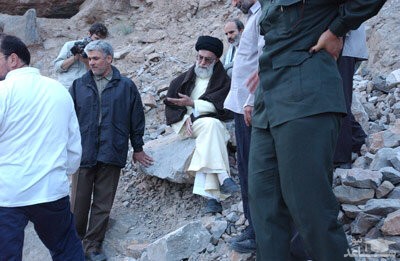 تصویر کمتر دیده شده از کوهپیمایی رهبر انقلاب