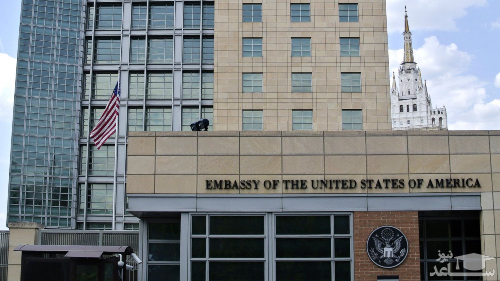 (فیلم) کارمند مست سفارت آمریکا در خیابان های مسکو سوژه شد!