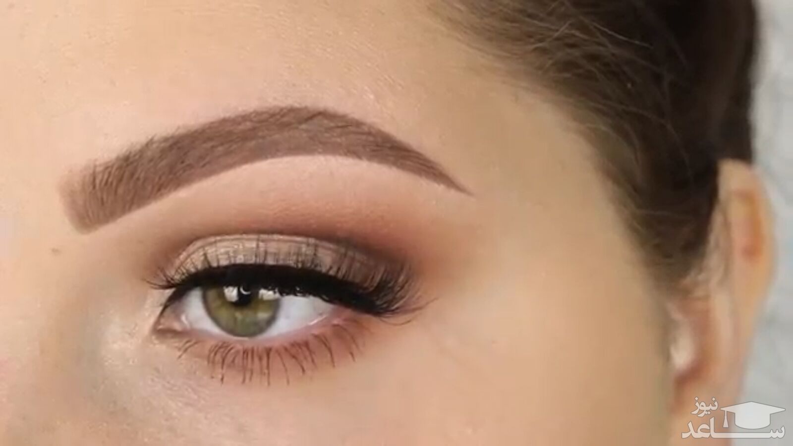 ویدیوی آموزش سایه چشم روزانه با تم کرم قهوه ای