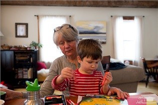 با دخالت های اطرافیان در تربیت کودک چه کنیم؟