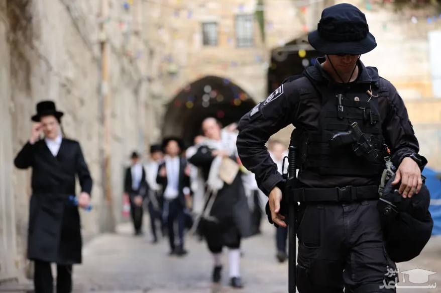 ورود یهودیان با اسکورت پلیس اسراییل به درون محوطه مسجد الاقصی همزمان با تشدید تنش بین فلسطینی ها و نیروهای اسراییل/ خبرگزاری آناتولی