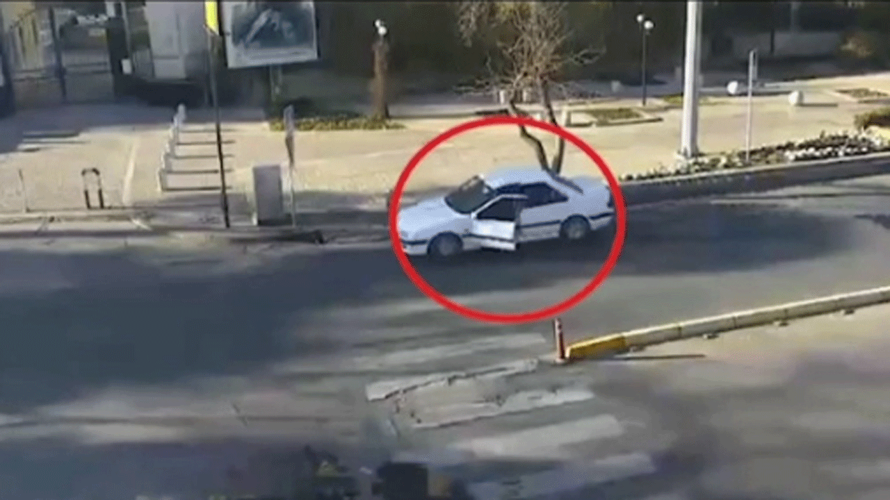 (فیلم) عاقبت باز کردن درب خودرو در زمان نامناسب