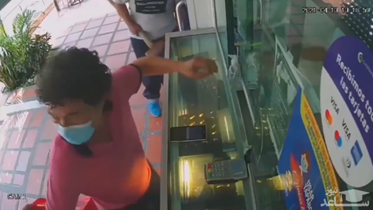 (فیلم) تلاش بی ثمر سارقان در طلافروشی