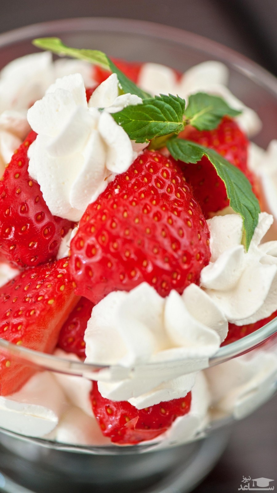 روش تهیه کرم انگلیسی با توت فرنگی 