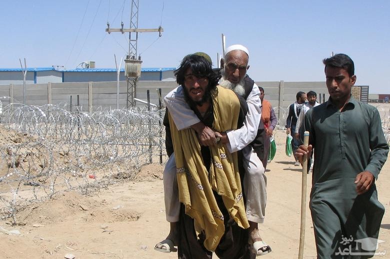 صف خروج شهروندان افغانستانی از مرز دوستی به پاکستان/ رویترز​​​​​​​