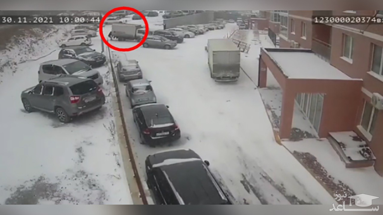 (فیلم) سر خوردن کامیونت در خیابان برفی