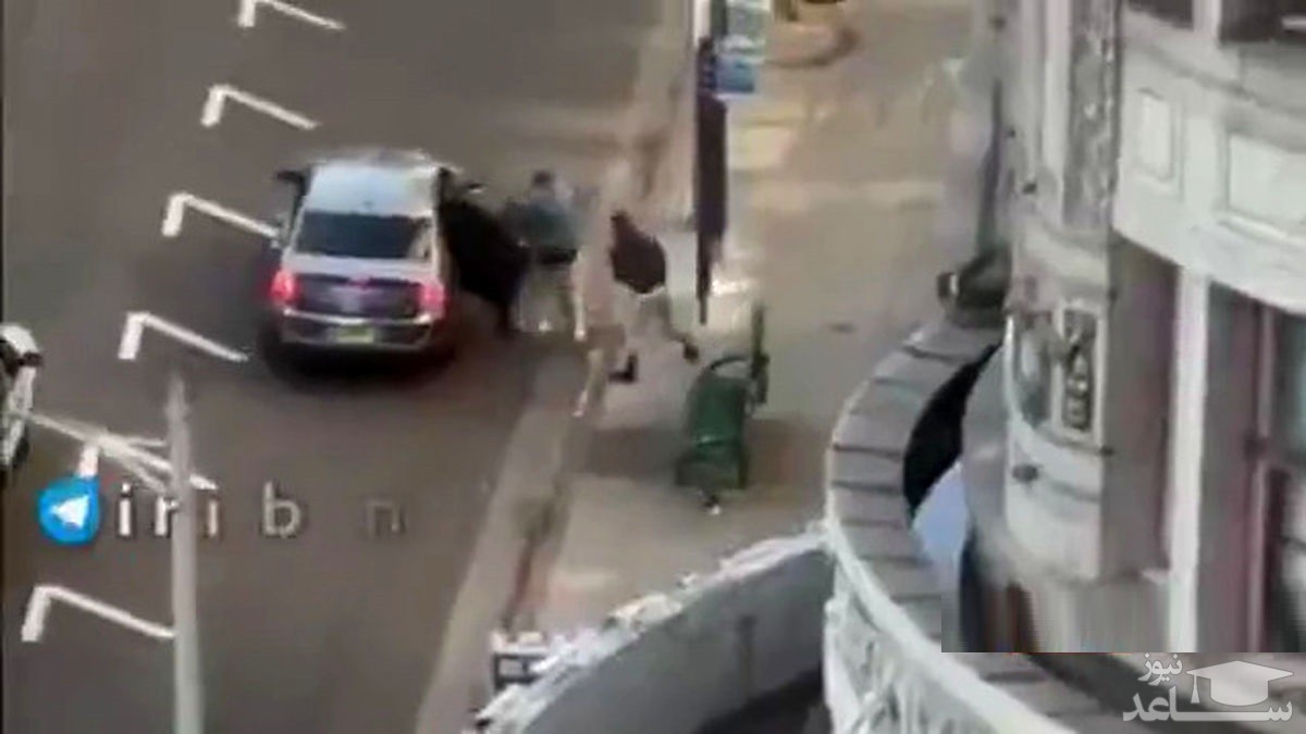 (فیلم) سرقت خودرو با اسلحه وسط خیابان!