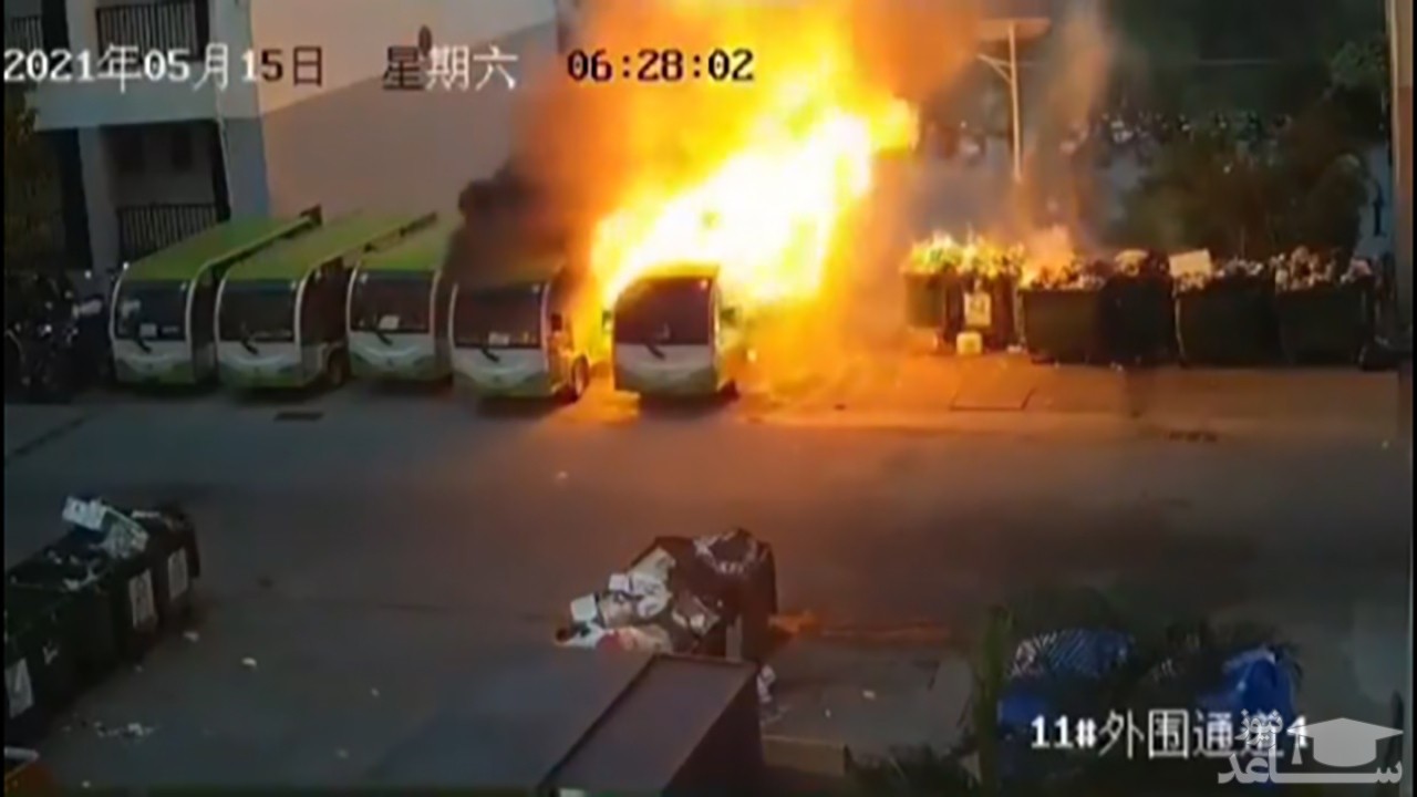(فیلم) آتش گرفتن ناگهانی یک اتوبوس برقی در چین
