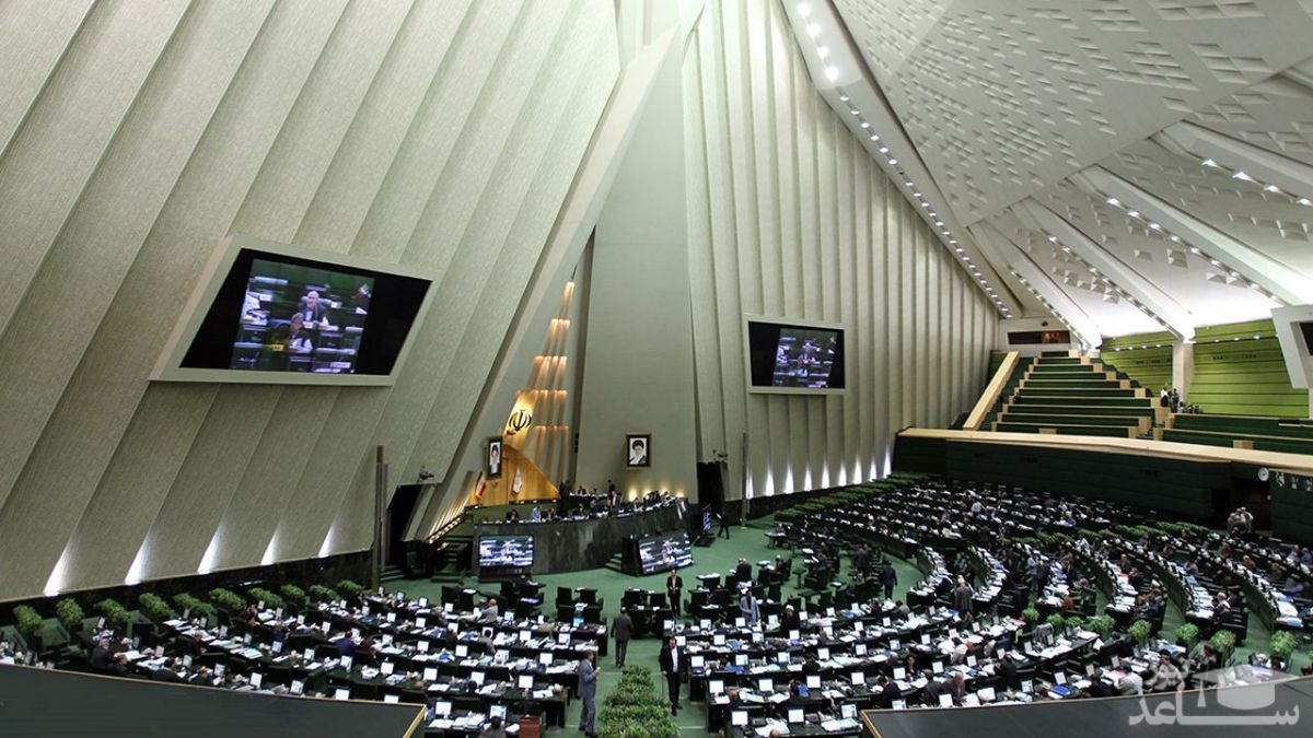 (عکس) مکان دنج یک نماینده در روز بررسی صلاحیت یک وزیر