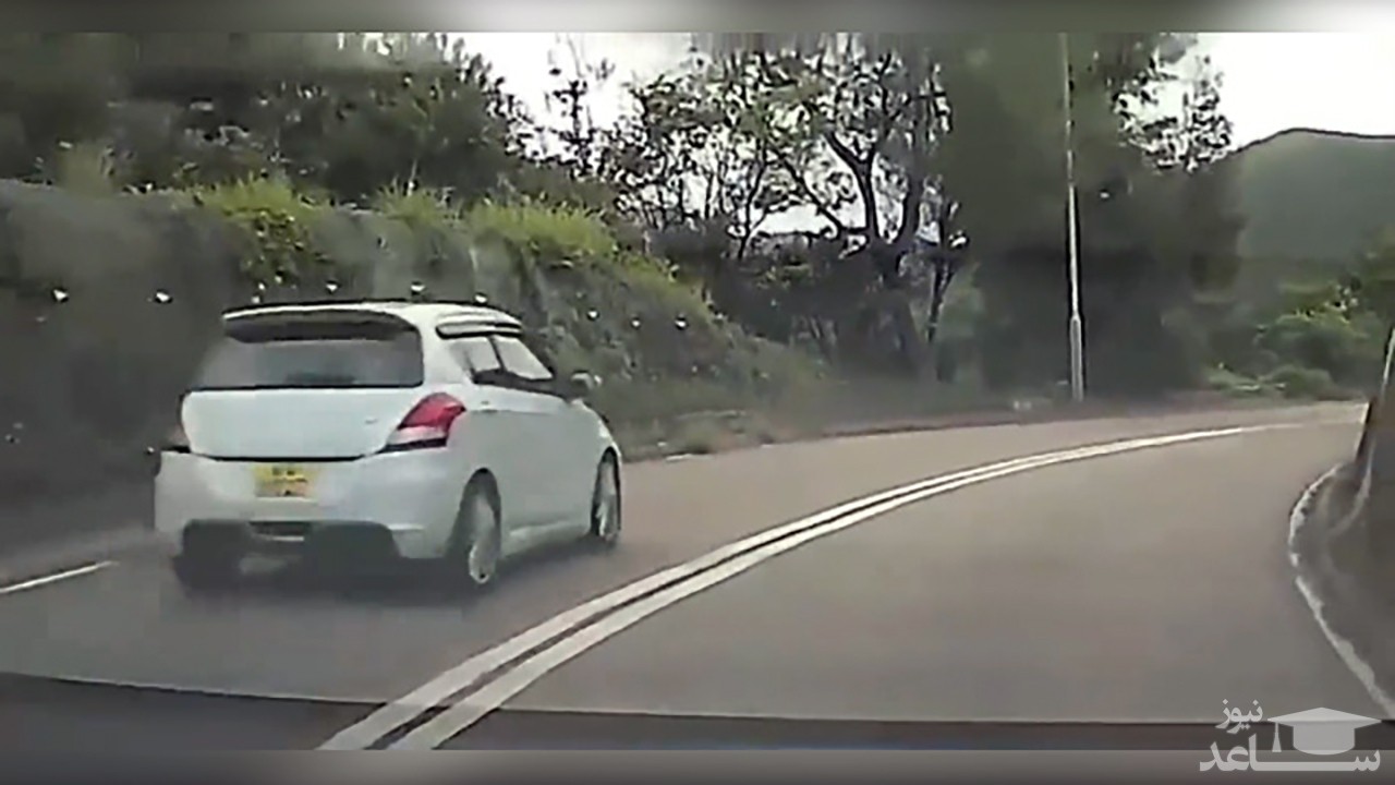 (فیلم) تصادف شدید یک اتومبیل با صخره