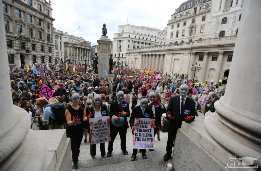 اجتماع اعتراضی فعالان محیط زیستی موسوم به جنبش"شورش علیه انقراض" در مقابل شعبه "بانک آو انگلند" در شهر لندن/ زوما