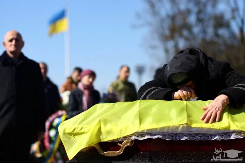 تشییع جنازه یک افسر کشته شده ارتش اوکراین در حمله موشکی روسیه به پایگاه نظامی یافوری اوکراین - شهر لویو در شرق اوکراین