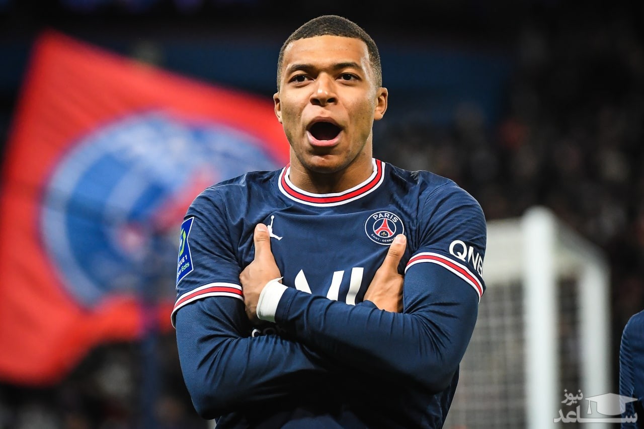 پوشش بابانوئلی فوق‌ستاره فوتبال جهان