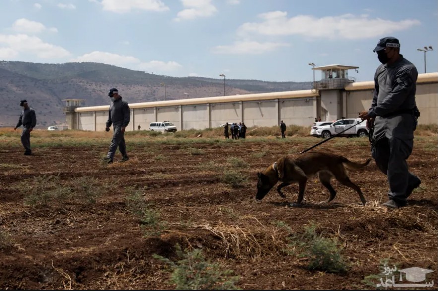 ماموران امنیتی اسراییلی در حال جستجو محل پس از فرار 6 زندانی فلسطینی با حفر تونل از یک زندان فوق امنیتی اسراییل/ گتی ایمجز