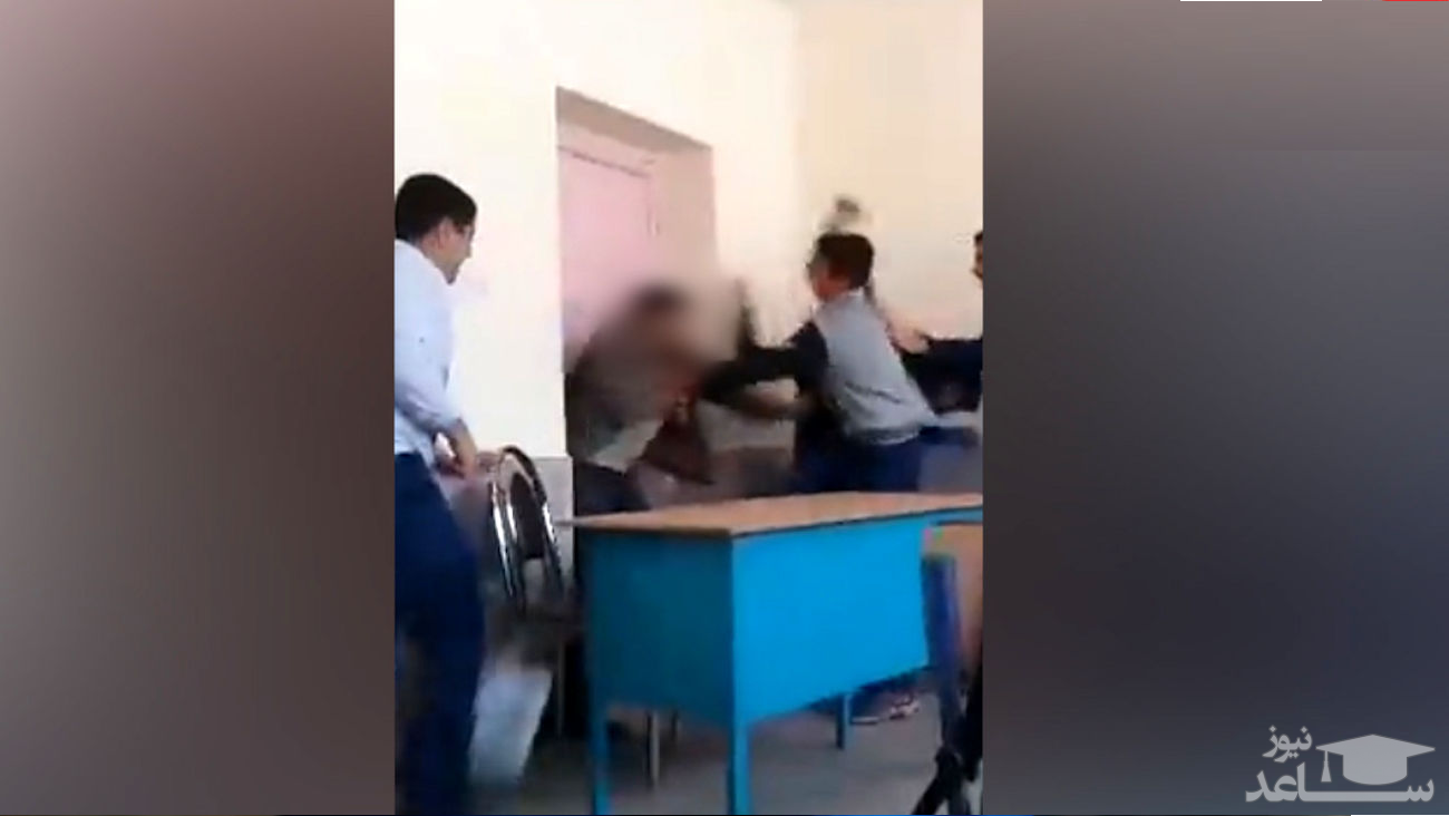 (فیلم) کتک کاری معلم بروجردی در کلاس درس توسط دانش آموزان