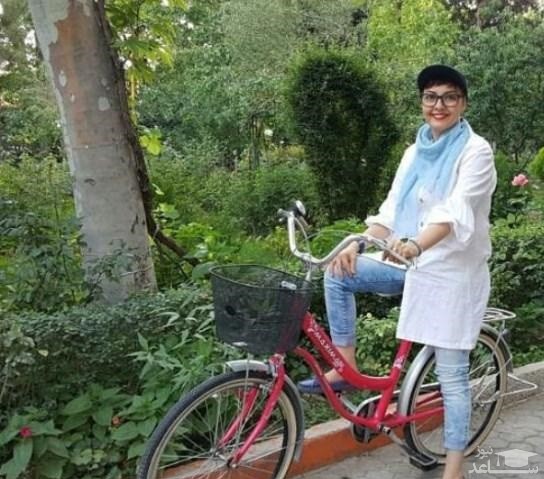 (عکس) دوچرخه سواری خانم بازیگر و مادرش کنار دریاچه چیتگر