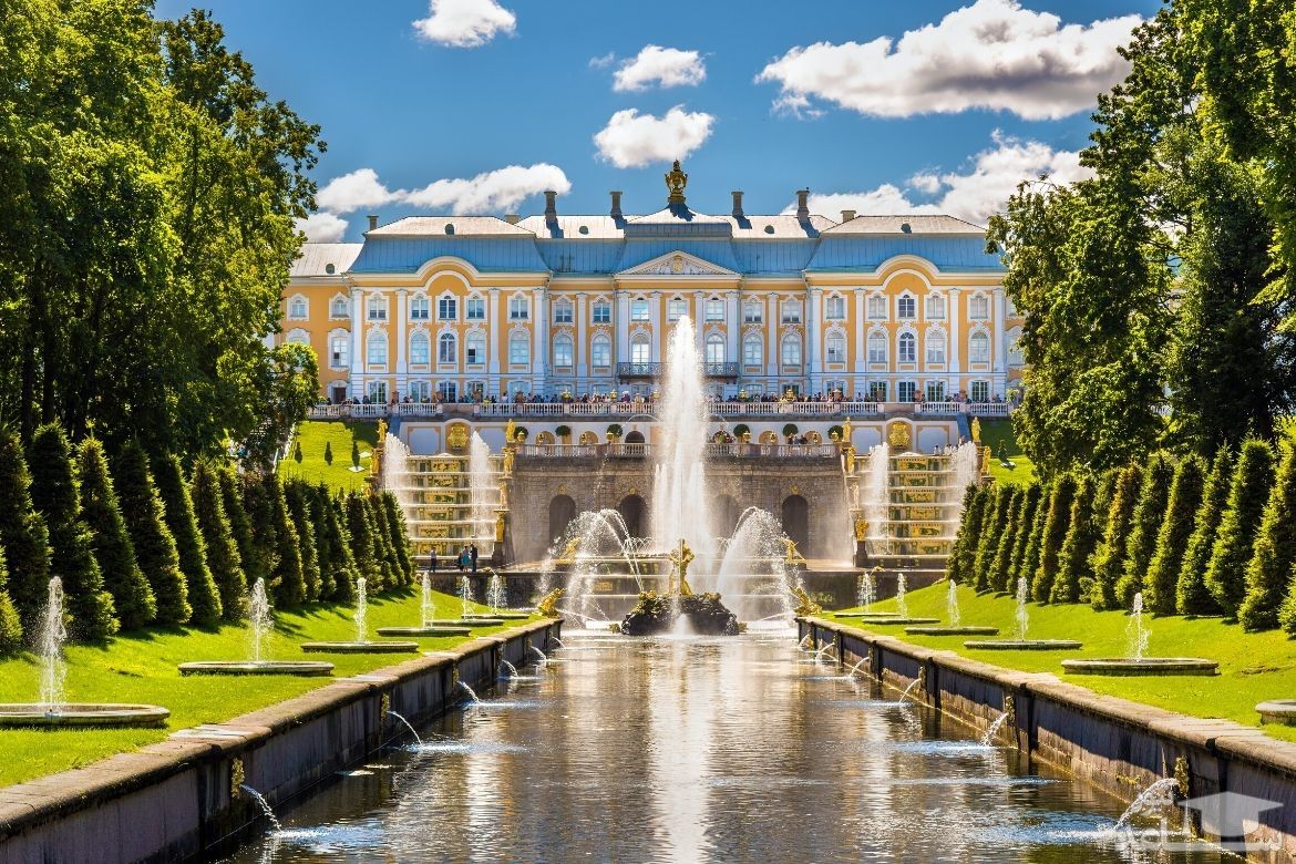 آشنایی با کاخ زیبای پترهوف (Peterhof) در روسیه