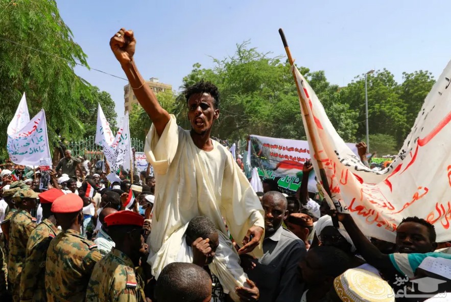 تظاهرات برای انحلال دولت انتقالی در شهر خارطوم سودان/ خبرگزاری فرانسه