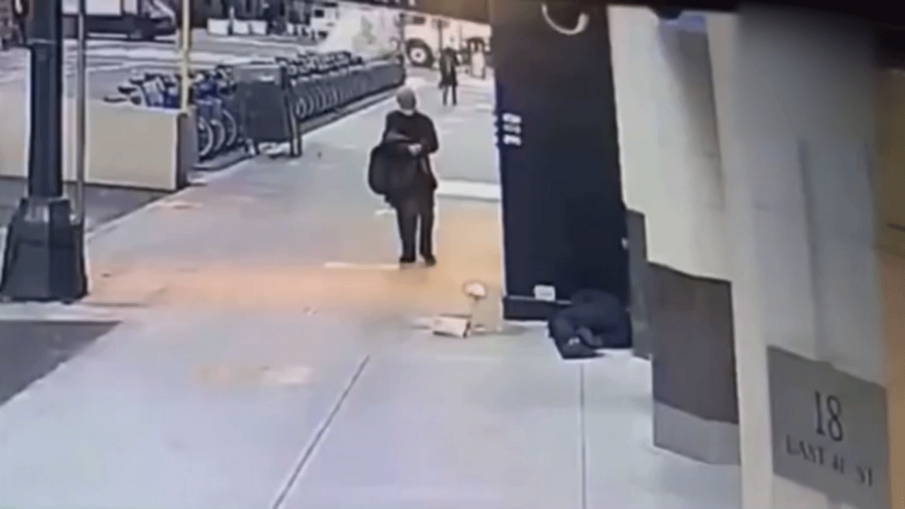 (فیلم) کمک به بی خانمانی که دزد از آب درآمد 