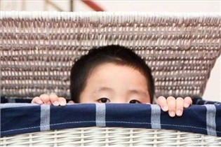 نگرانی والدین درباره خجالتی و کم رو بودن کودکان