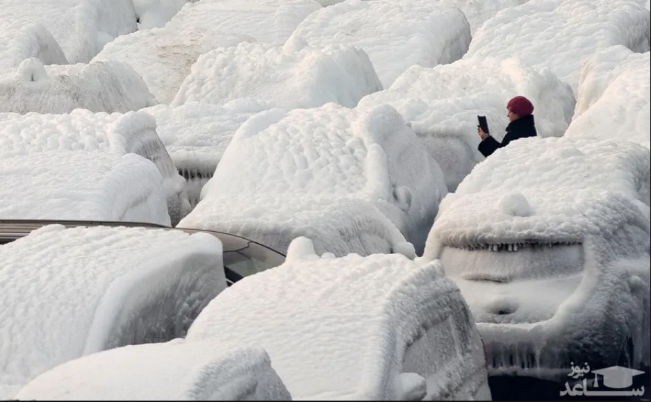 عکس گرفتن از خودروهای وارداتی یخزده ژاپنی در بندر ولادی وستک روسیه/ ایتارتاس