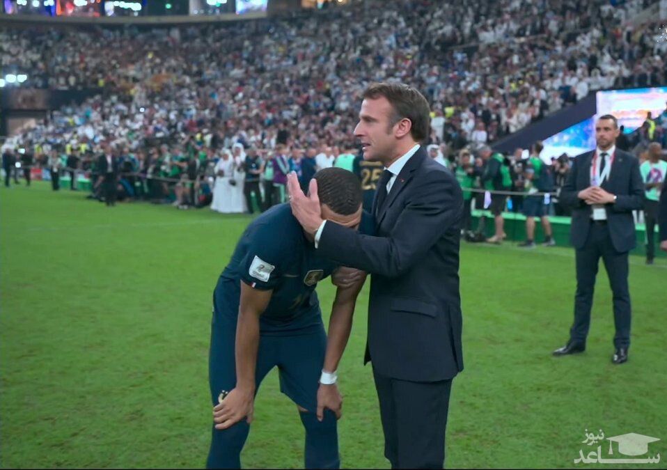 (فیلم) آرام گرفتن امباپه در آغوش امانوئل مکرون بعد از باخت فینال 2022