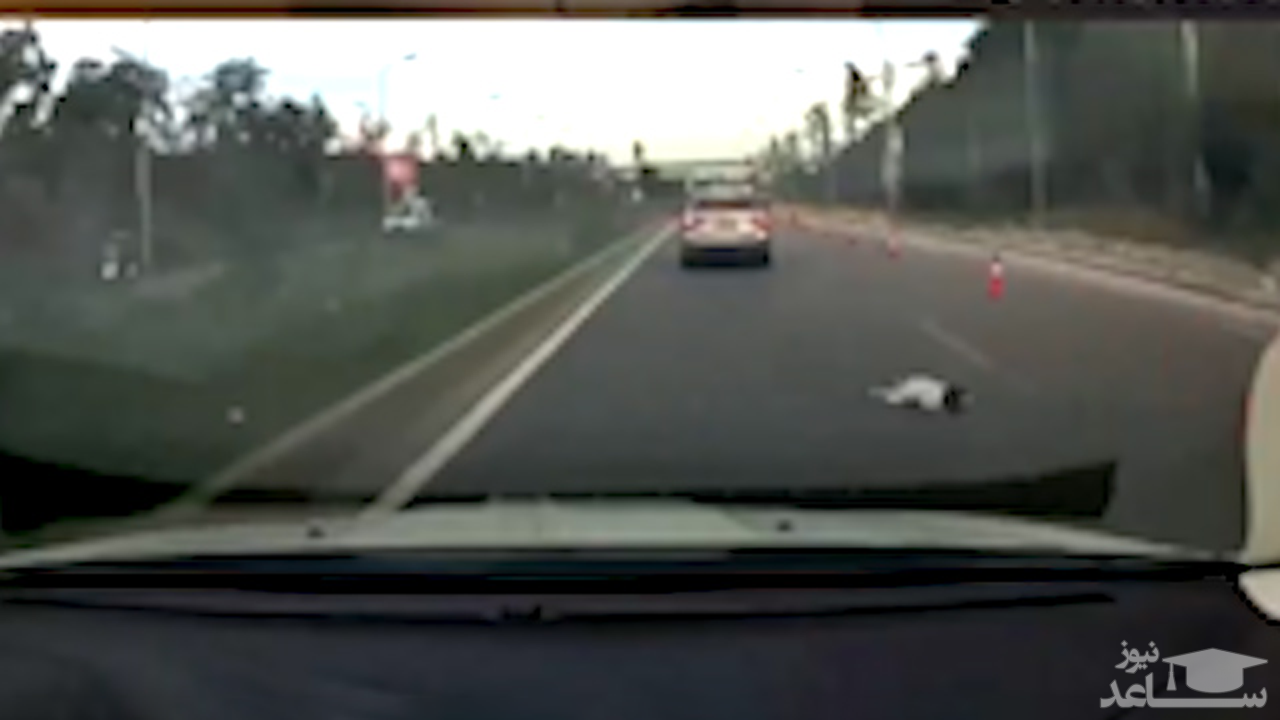 (فیلم) لحظه بیرون افتادن نوزاد از خودرو در بزرگراه