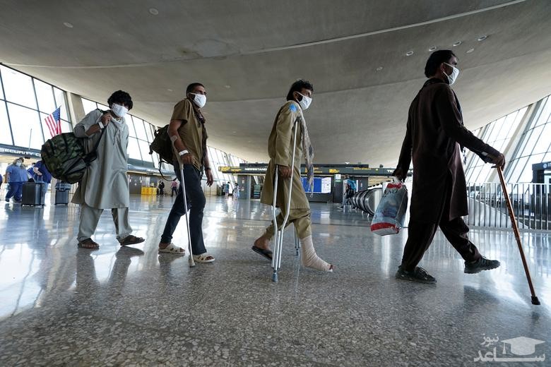 استقبال از مادر و پسر پناهجوی افغان در فرودگاه "دالس" ویرجینیا آمریکا/ رویترز