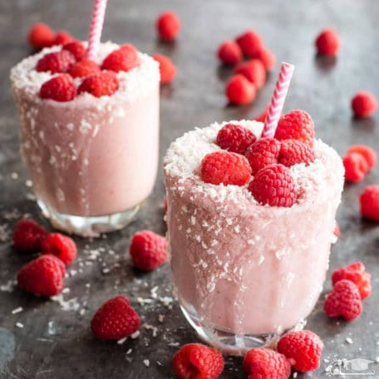 اسموتی تمشک و پسته