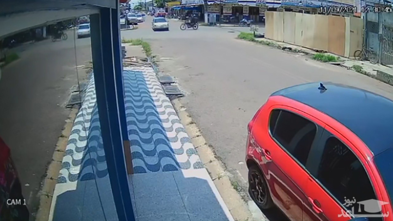 (فیلم) پرتاب شدن راکب موتورسیکلت پس از تصادف