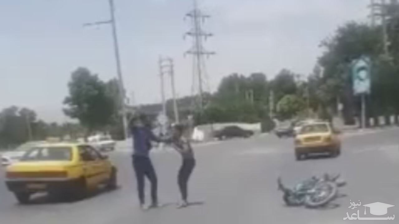 (فیلم) لحظه تیر اندازی ماموران پلیس به یک گروگانگیر شیرازی