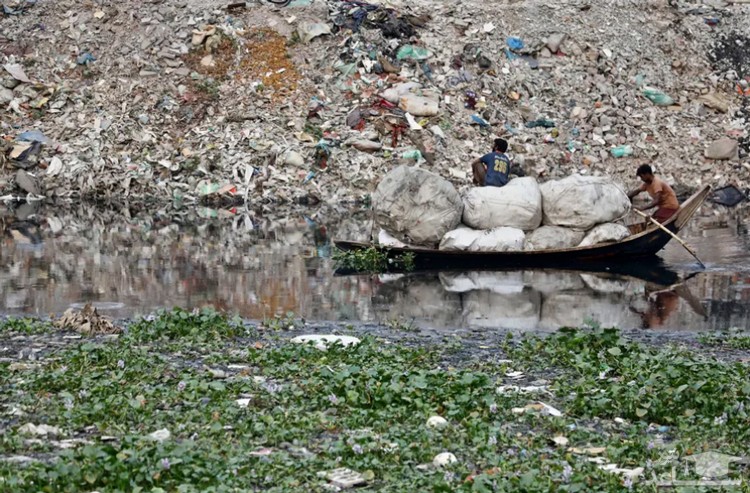 کارخانه بازیافت ظروف پلاستیکی در حومه رود "بوریگانگا" در شهر داکا بنگلادش/ نورفوتو