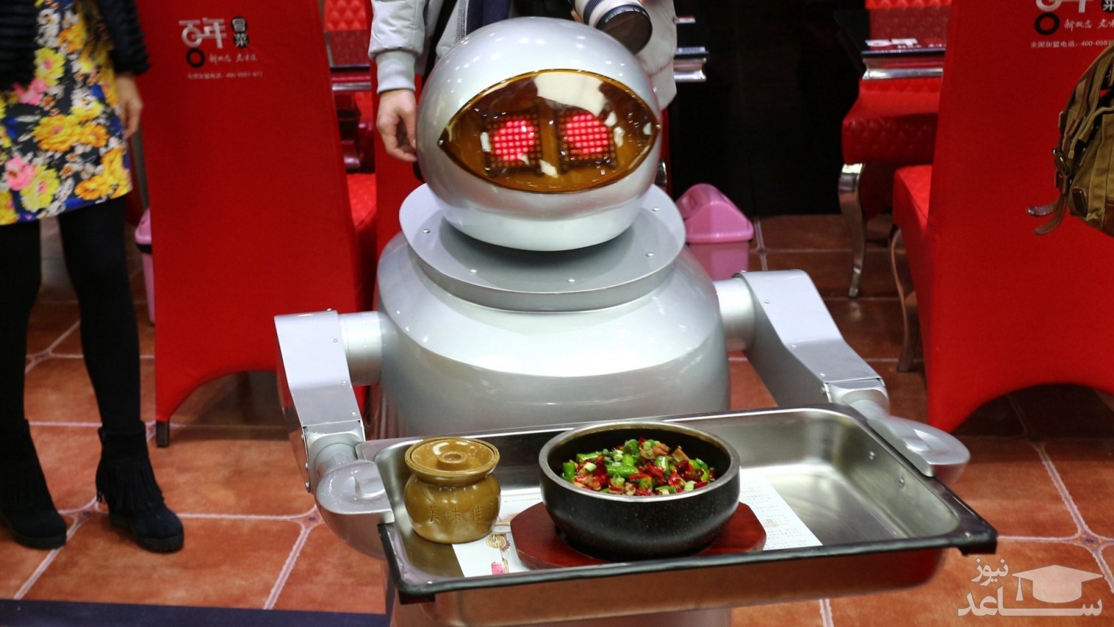 خدمتکاران این رستوران ربات هستند