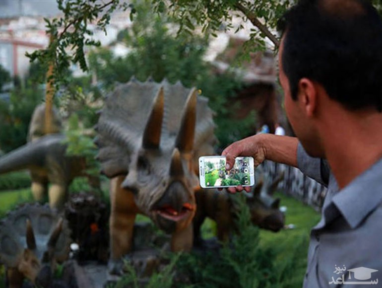 عکاسی از مجسمه دایناسورها