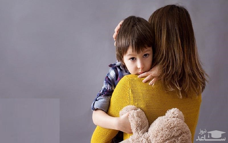 فرزند در آغوش مادر