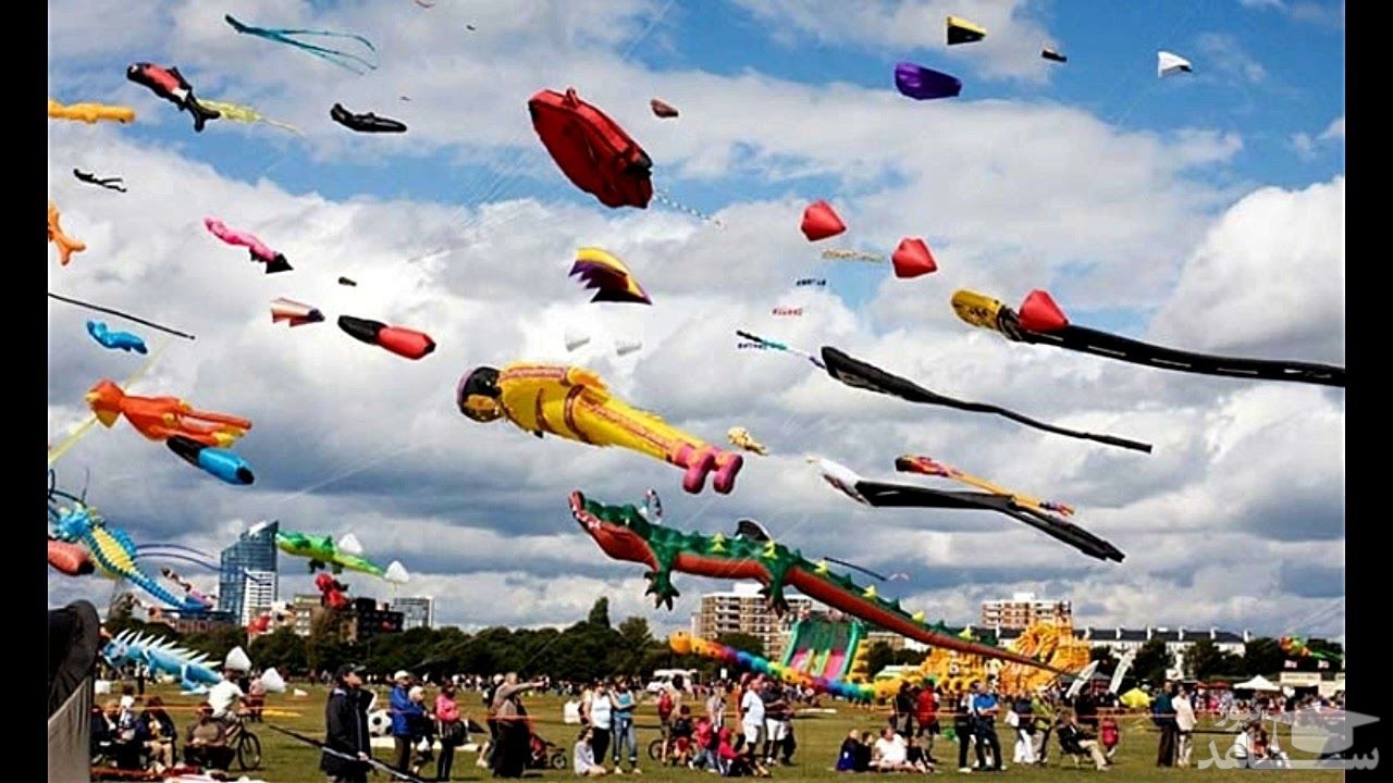 (فیلم) بادبادکی که دختر ۳ ساله را با خود به آسمان برد