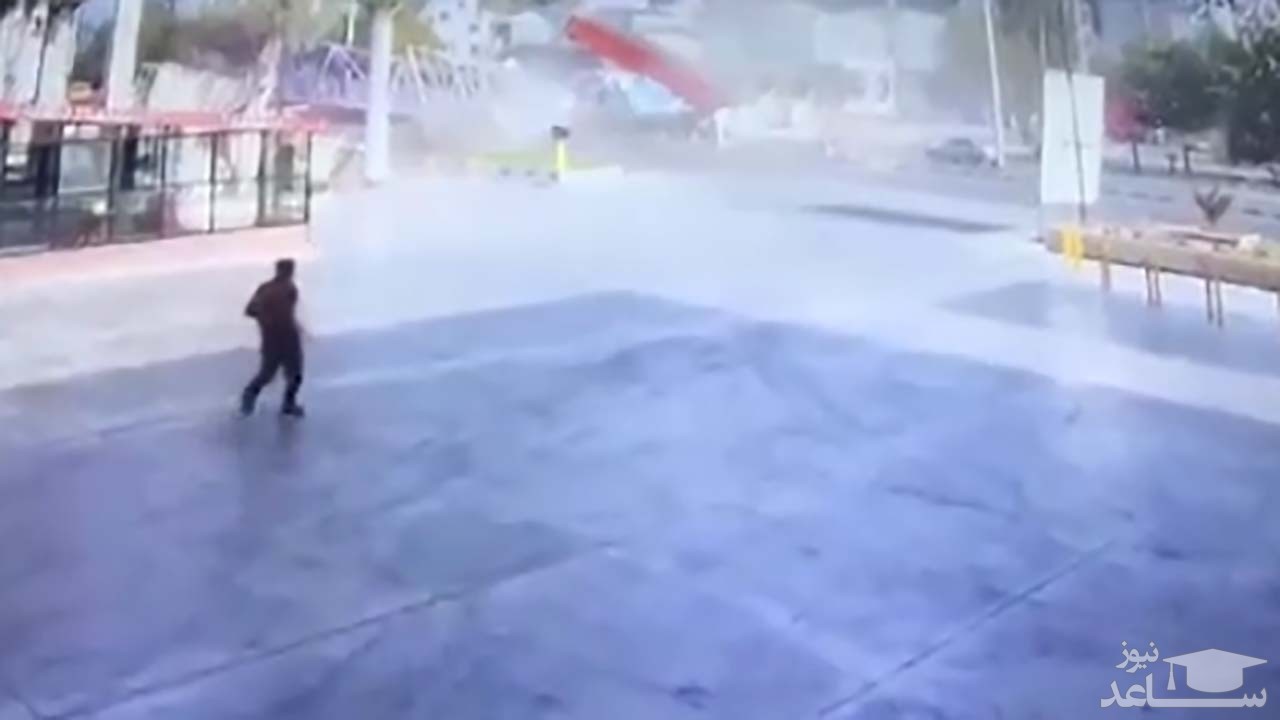 (فیلم) لحظه مرگ دلخراش یک عابرپیاده پس از تصادف وحشتناک