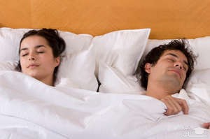 روانشناسی نحوه خوابیدن زن و شوهر کنار هم